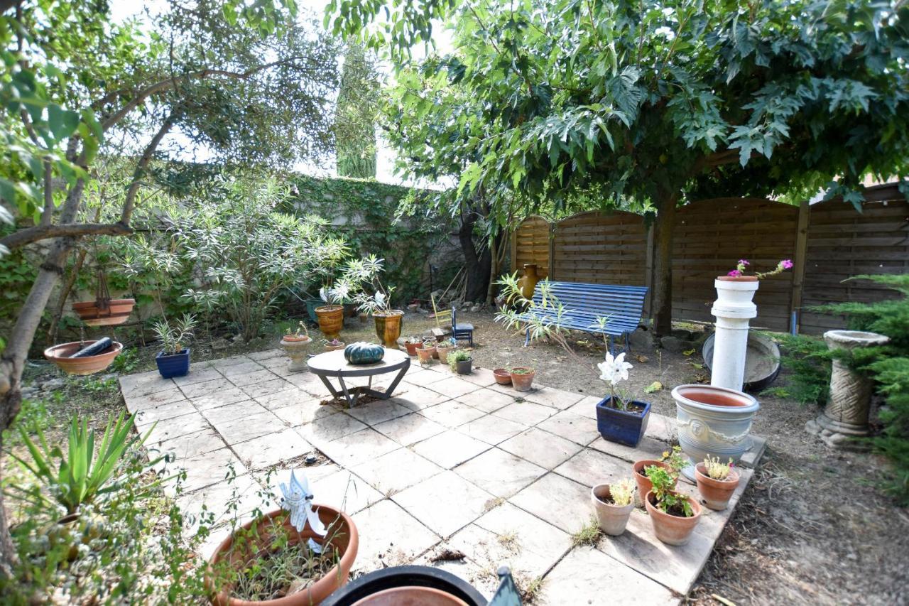 Moulin Rose, Parking - Jardin Apartment Arles Exterior foto