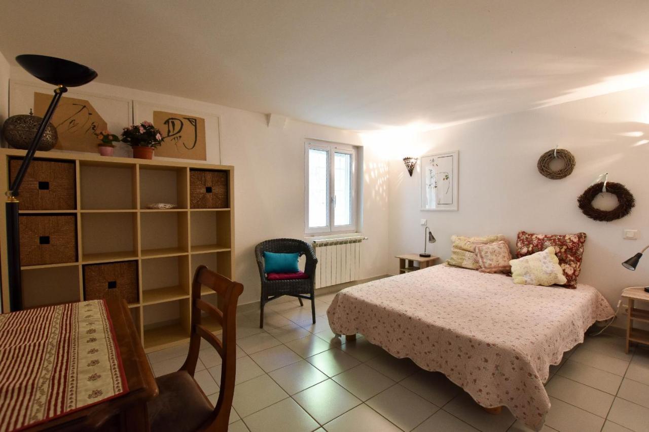 Moulin Rose, Parking - Jardin Apartment Arles Exterior foto